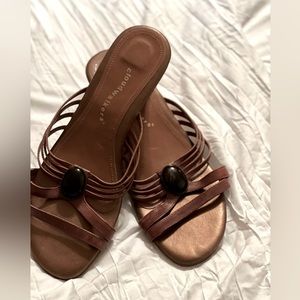 Woman’s shoe gently used